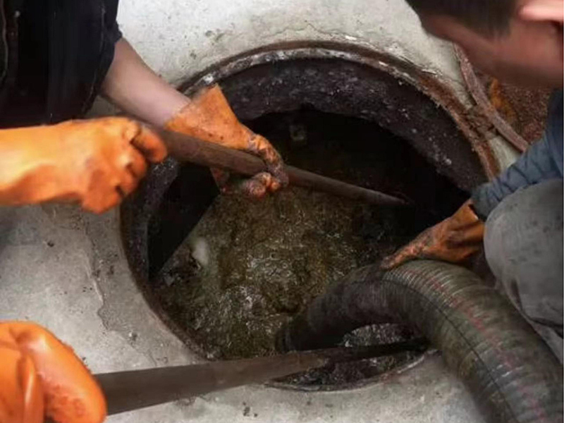 松溪清理化粪池时如何避免沼气的危害？